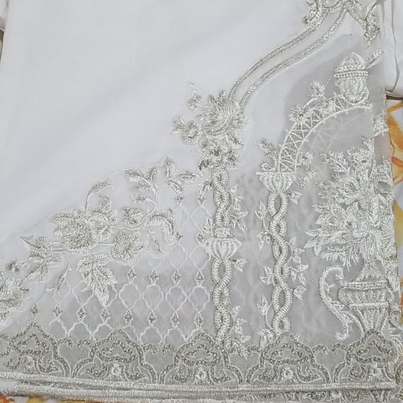 Three white trousers. - Picture 4 of 4